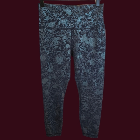 EUC Lululemon Wunder Under HighRise In Flourish Black Iridescent Foil 25" Size 6 - Picture 8 of 10